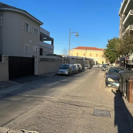 Alexandra House * Ciampino